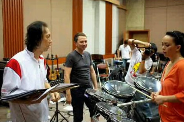 Jimmy with A-Mei at rehearsal